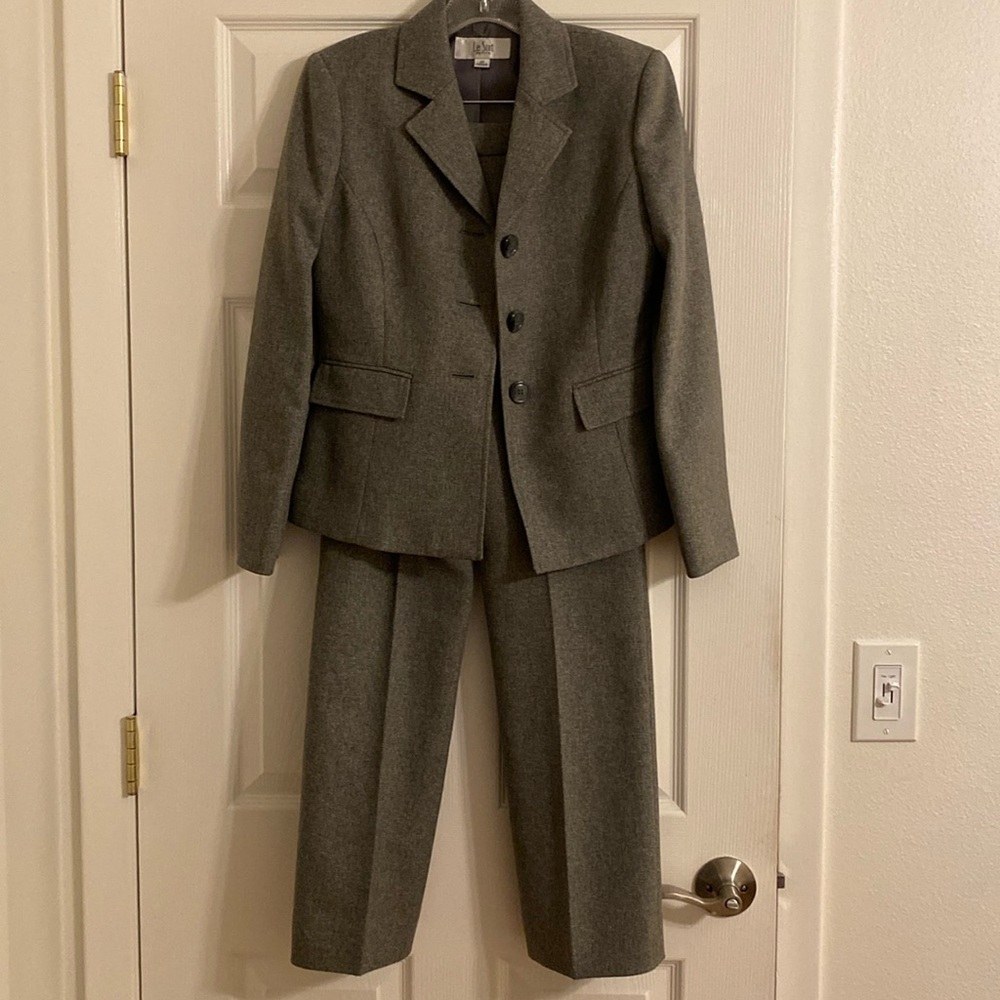 Beautiful Business Pant Suit Gray Fully Lined
